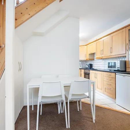 Apartmán 1br Near Harolds Cross Village & Grand Canal *
